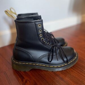 THE ORIGINAL Dr. Martins - Black